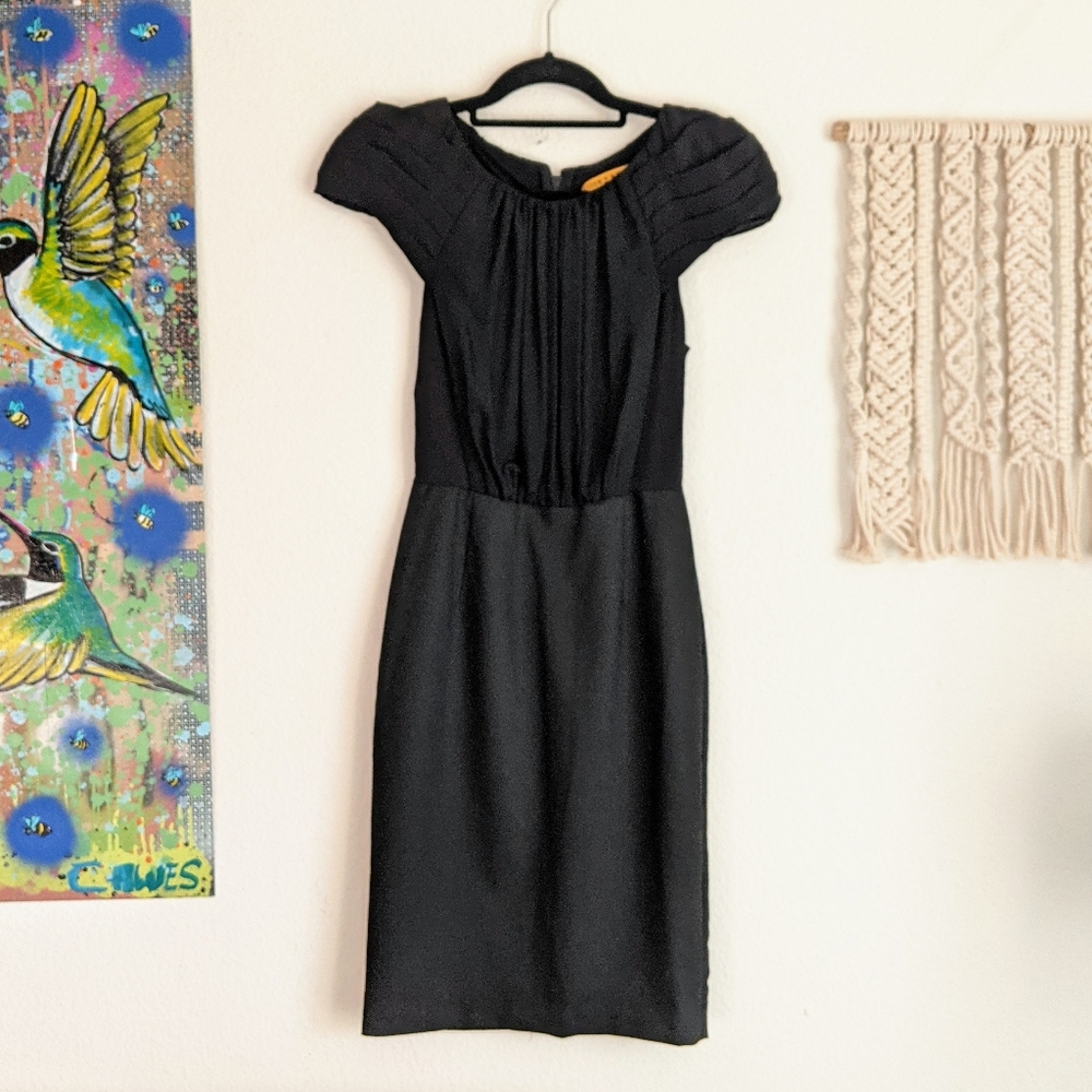 Alice + Olivia LBD Devon Black Dress - Silk Mesh Pleated Cap Sleeves Sheath Sz S